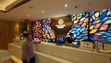 9.22 上海外滩南京路步行街店繁花酒店热水机组维保案例
